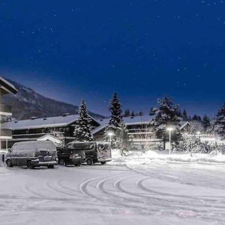 Fjellstova Storehorn Apartments Ulsak Bagian luar foto